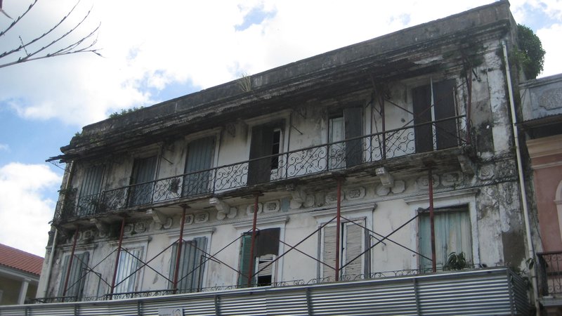 many buildings are waiting to be restored