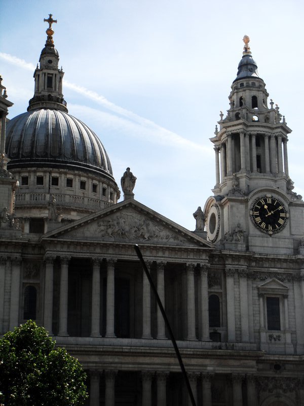 the very impressive st paul's cathedral