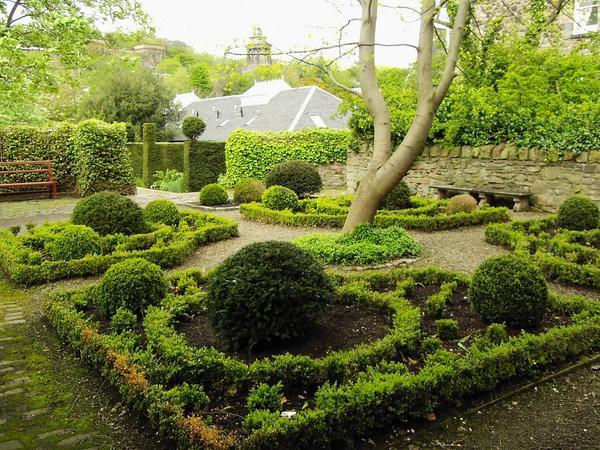 "Dunbar's Close" Hidden Garden