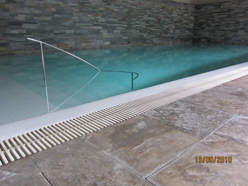 swimming pool at Uma Paro