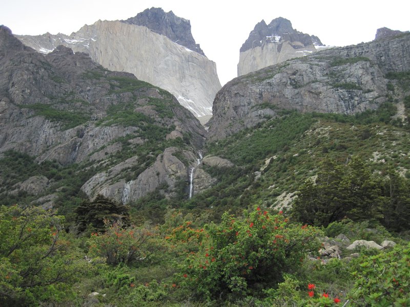 Patagonian Peaks & Cascada