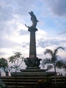 Lovina - Statue to Dolphins