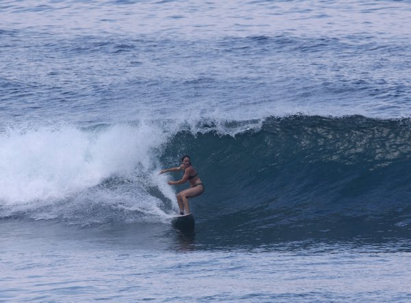 Surfing Uluwatu - Robyn