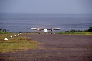 Plane landing in Tufi