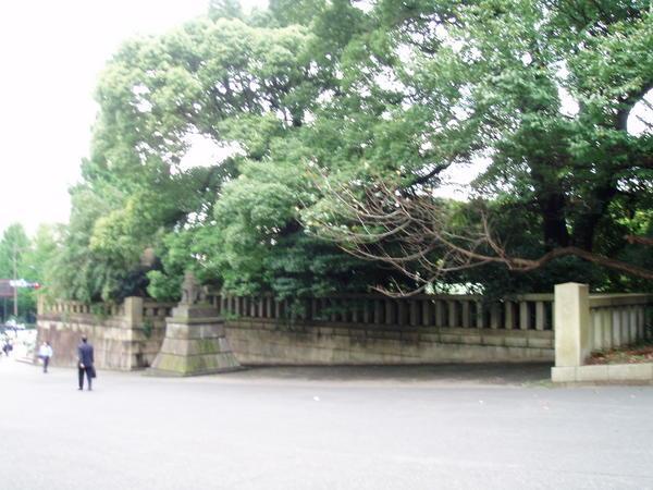 Yasukuni walkway