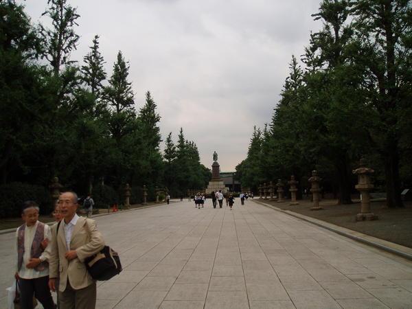 Yasukuni walkway