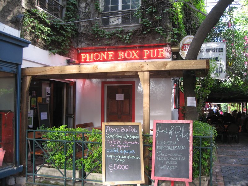 09 Phone Box Pub (No Guinness!!) - Santiago