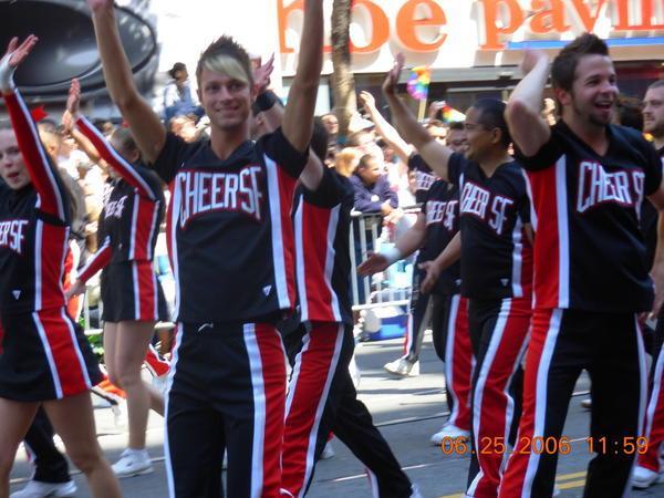 parade cheerleaders