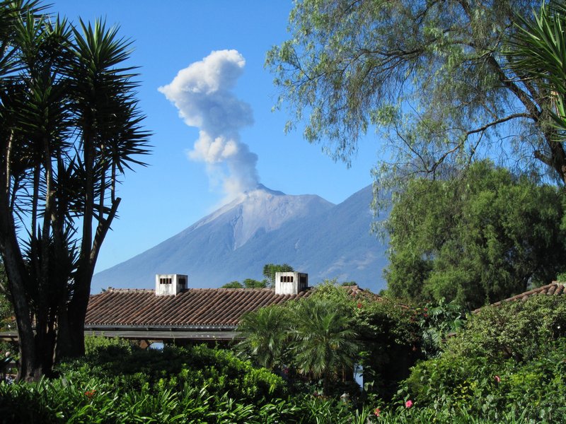 Smoking volcan Fuego
