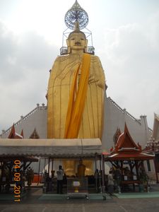 Wat Intharawihan.