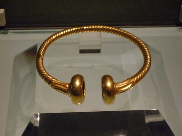 Gold jewellery - ancient style