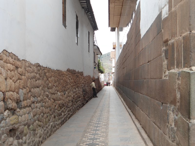 Inca masonry right, Spanish left