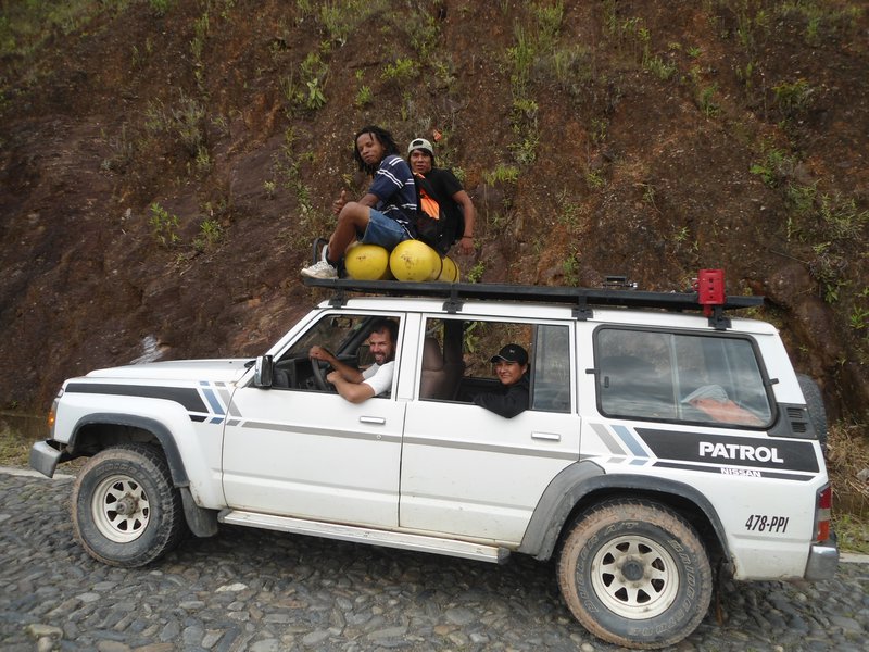 Zip guides and jeep, road to Coroico
