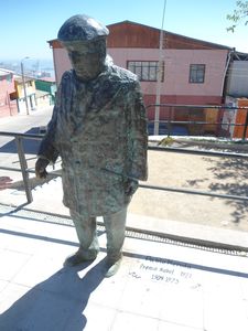 Statue of Neruda
