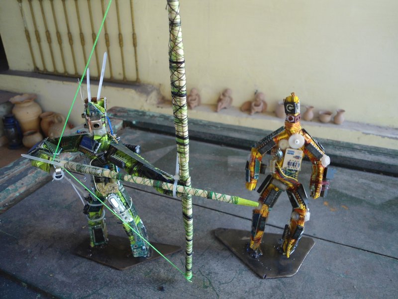 Robot figures, Casa Amarilla