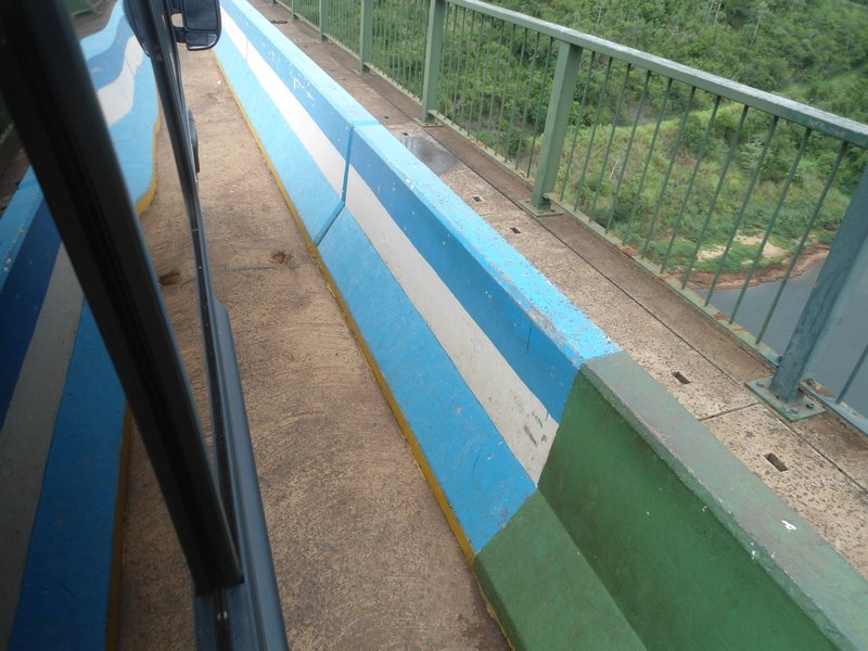 On the Brazil/Argentina border bridge