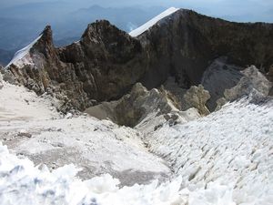 310 Blick vom Gipfel in den Vulkankrater