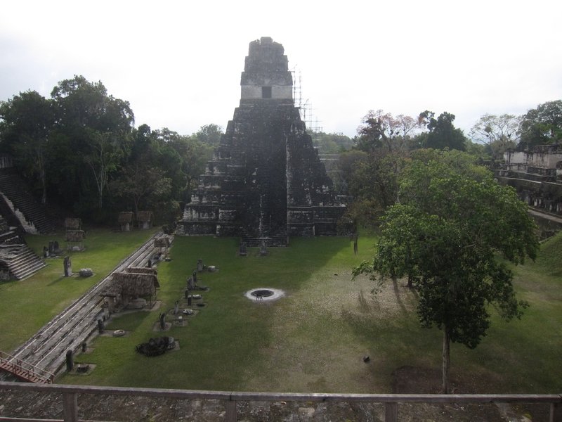 2 Tikal Blick auf Templo I an Gran Plaza