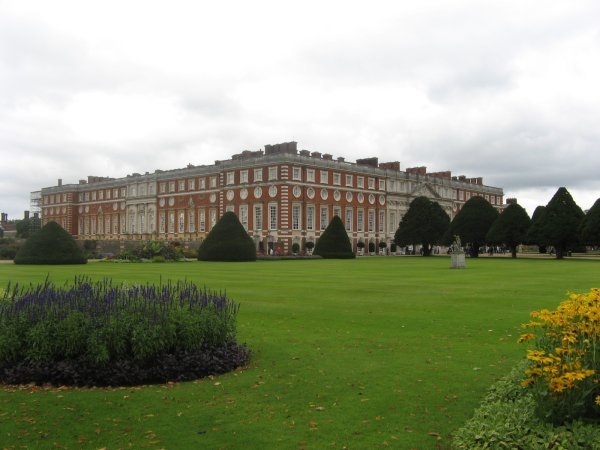 The palace from the gardens