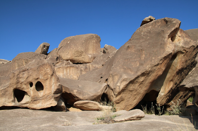 Boulders and cave-houses