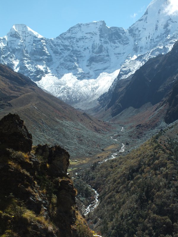 Looking up to Everest and Lhotse