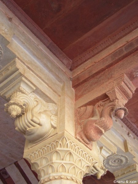 Red and White marble pillar - Hall of audiences - Amer Fort