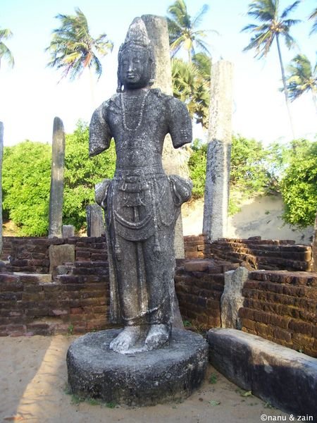 The Statue of King Kavantissa - Modu Maha Viharaya