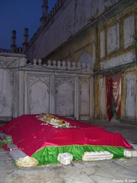 Qamar Ud Din Khan's tomb - Khultabad