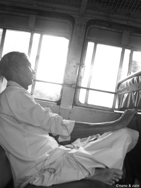 A passenger on the bus to Daulatabad
