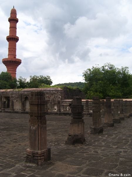 View of the Chand minar from the temple - Fort of Devagiri - Daulatabad