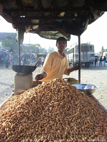 Peanuts seller - Bahirawa
