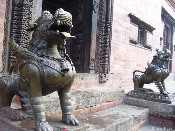 bronze guarding lions - Bhaktapurt