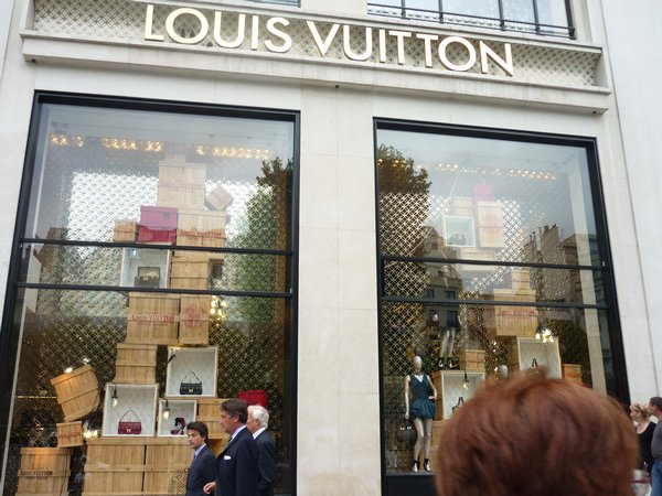Louis Vuitton on Avenue des Champs-Élysées