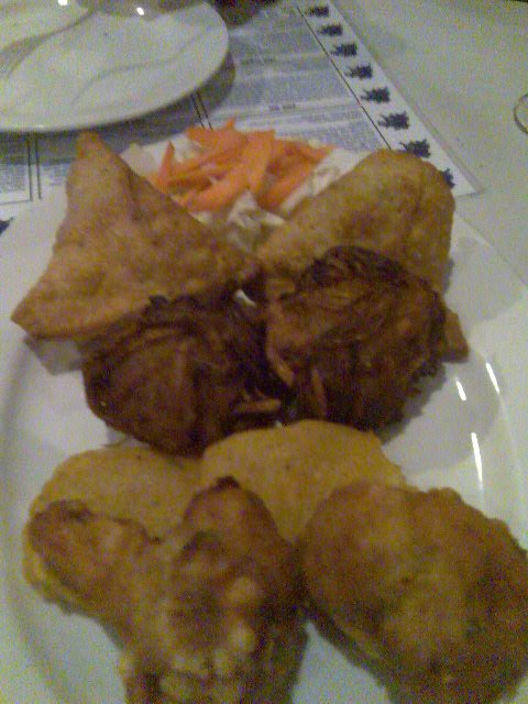 Entree platter - samosas, onion bhajis, potato and cauli pakhoras