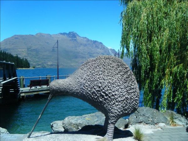 Kiwi statue