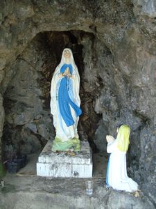 A Maria statue at one of the hundred islands