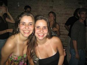 There´s something about Brasil and twin sisters
