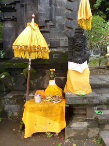 A roadside Balinese temple