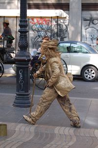 Street performer 