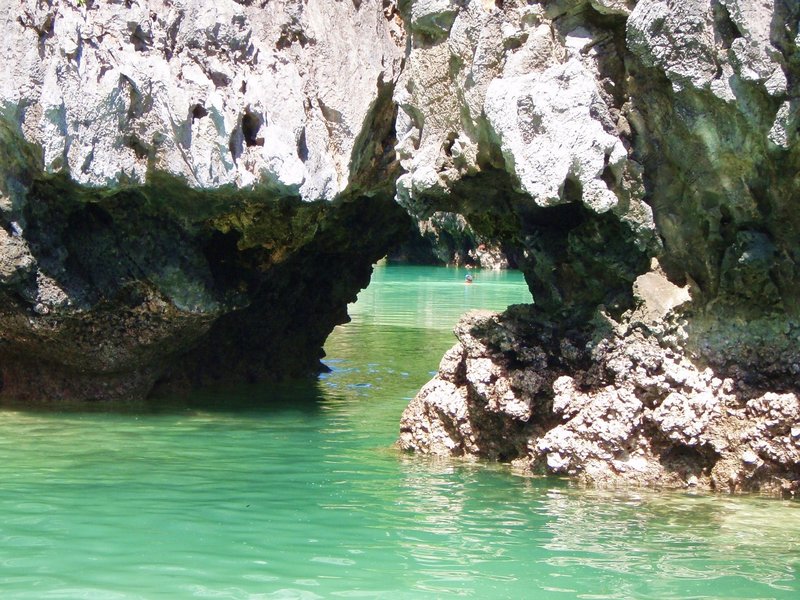 The arch through to the lagoon