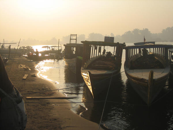 Early morning Ban Nakasang Port