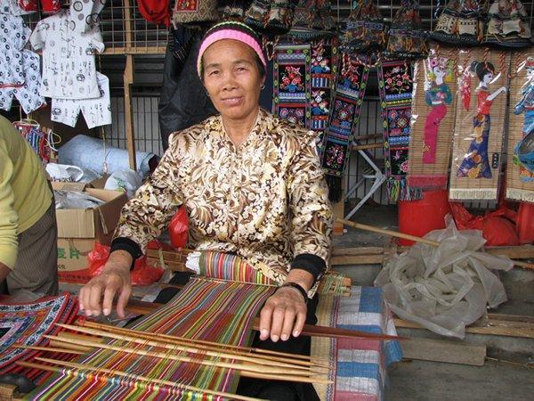 Hainan weaver