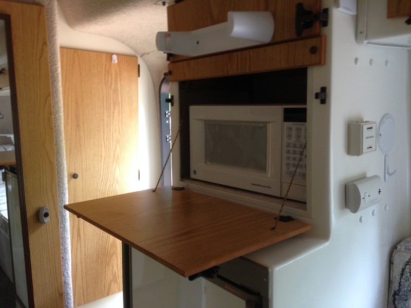Microwave cabinet with microwave