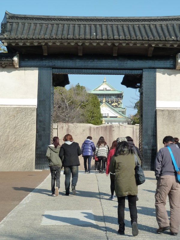 Osaka Castle entrance Sakura gate (4)