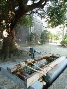 Osaka Castle cleansing fountain (2)