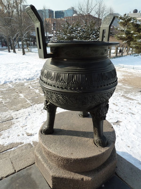 Incense Pot holds Power for King