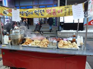Myeong-dong food vendor (1)