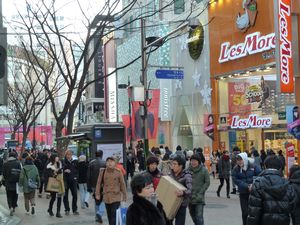 Myeong-dong street daytime (5)