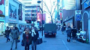 Myeong-dong street daytime (7)