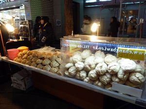 Myeong-dong food vendor (3)